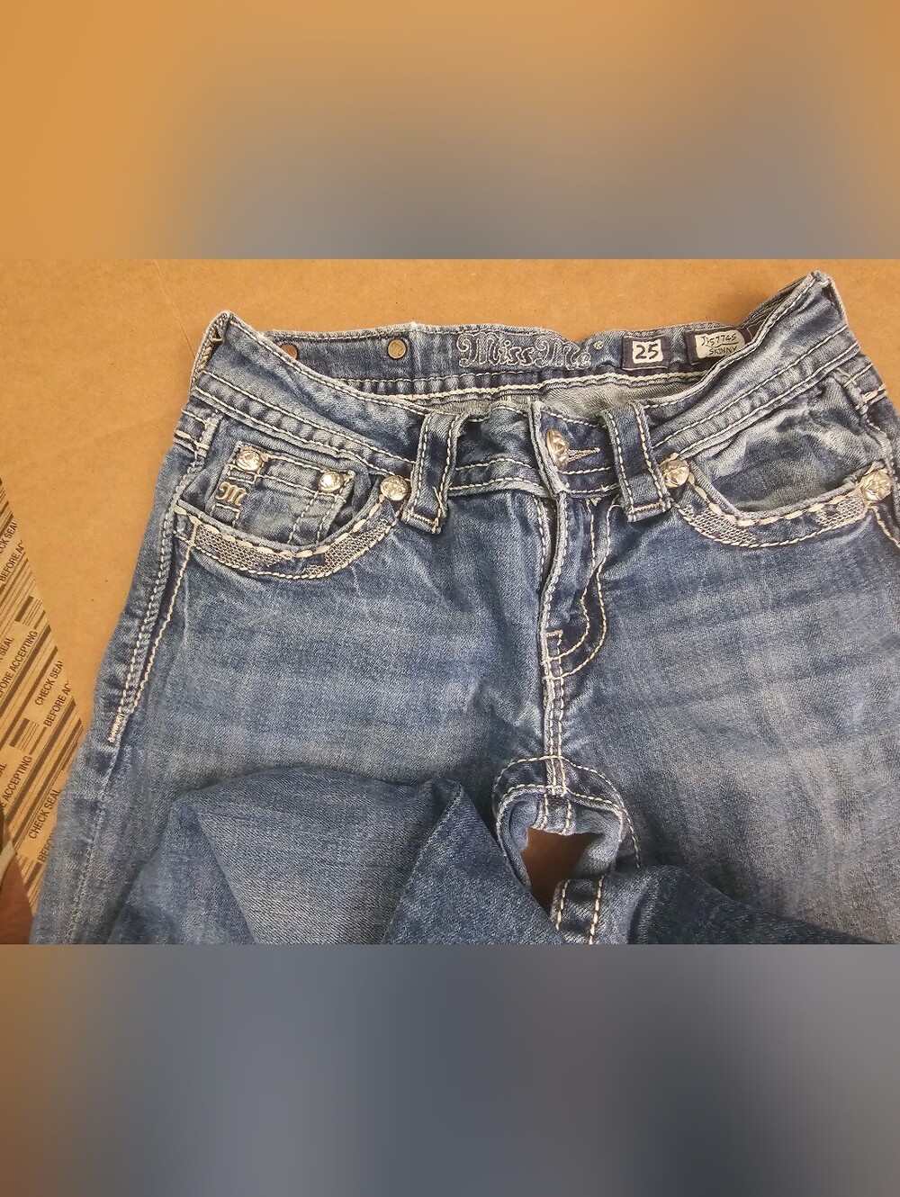 Miss Me Skinny Jeans Size 25x32 - Picture 6 of 8